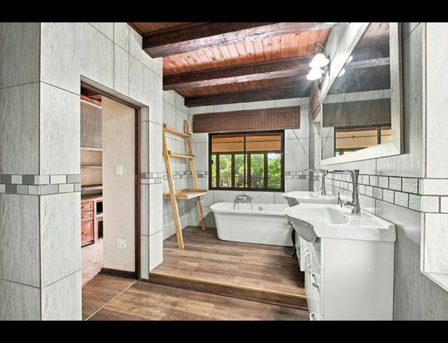 6 BEDROOM HOUSE FOR SALE IN MIDSTREAM ESTATE